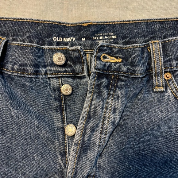 NWT 2 Pair of Old Navy High-Waisted Button-Fly Cut-Off Non-Stretch Jean Shorts - Picture 4 of 9